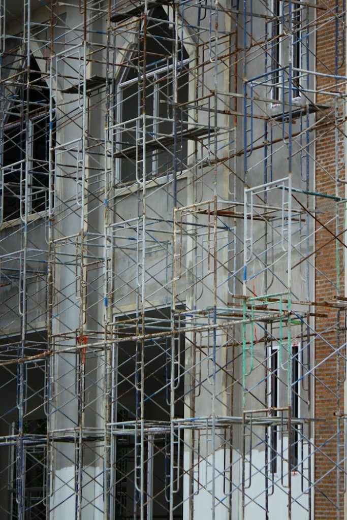 Intricate scaffolding at an urban construction site, showcasing architectural development.